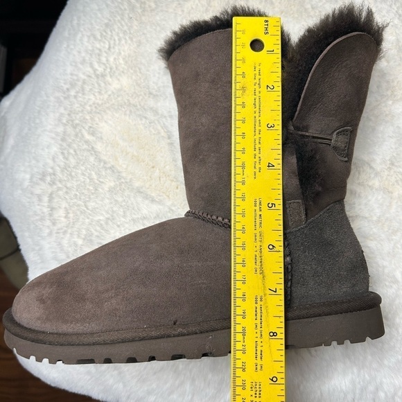 Ugg Australia winter snow Bailey button brown suede & sheepskin boots Sz-6. I - Picture 12 of 12
